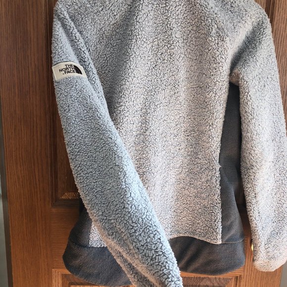 Small North Face Jacket - Picture 5 of 8